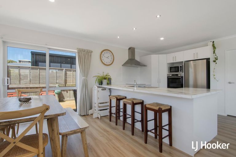 Photo of property in 8 Sandy Place, Waihi Beach, 3611