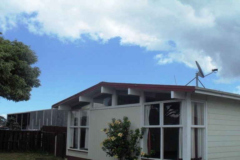 Photo of property in 49 Othello Drive, Clover Park, Auckland, 2023