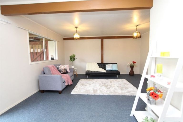 Photo of property in 18 Hollydale Grove, Churton Park, Wellington, 6037