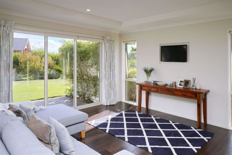 Photo of property in 14 Riverside Way, Amberley, 7410