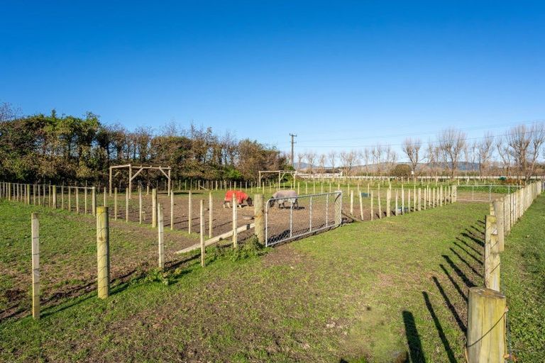 Photo of property in 92 Rahui Road, Otaki, 5512