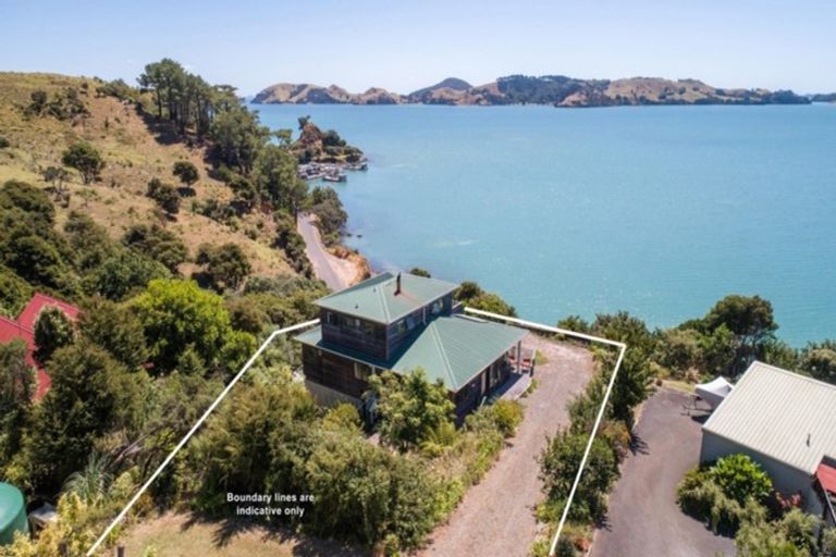 Photo of property in 44 Puriri Road, Te Kouma, Coromandel, 3581