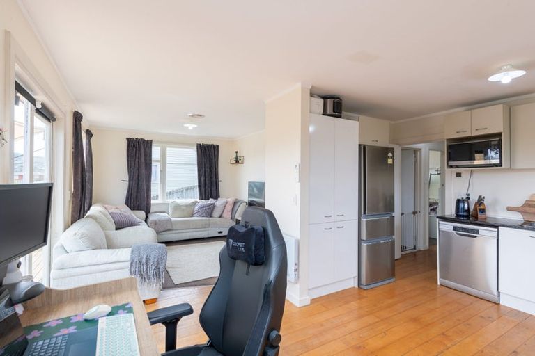 Photo of property in 11 Dorset Grove, Cannons Creek, Porirua, 5024