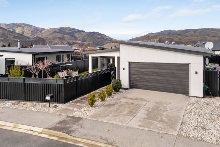 Photo of property in 1 Fraer Street, Cromwell, 9310