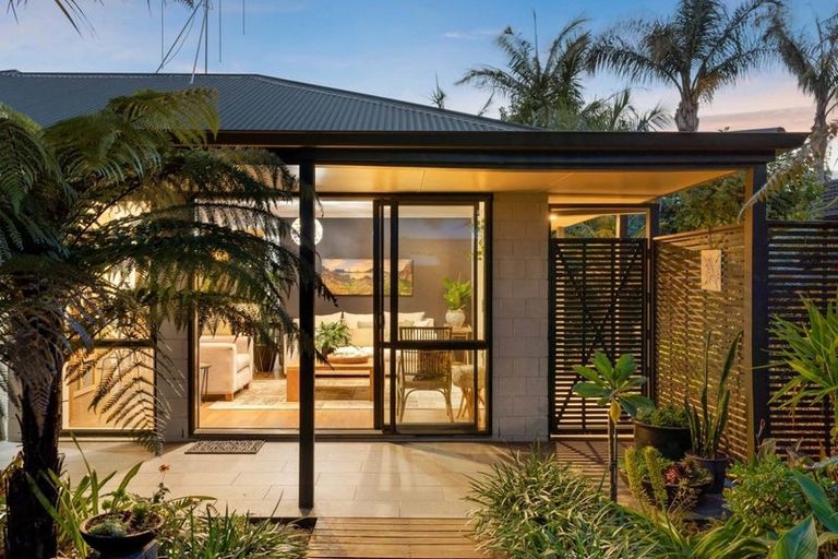 Photo of property in 18 Oriental Parade, Papamoa Beach, Papamoa, 3118