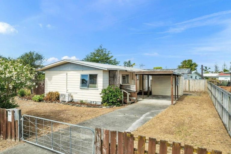 Photo of property in 12 Moki Place, Ruakaka, 0116