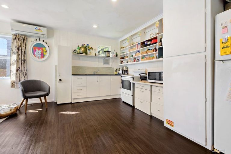 Photo of property in 211 Titirangi Road, Titirangi, Auckland, 0604