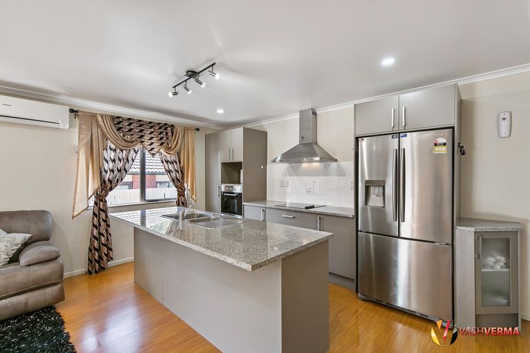 Photo of property in 10a Evans Road, Weymouth, Auckland, 2103