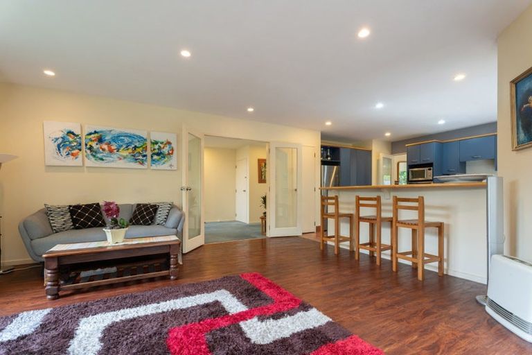 Photo of property in 6 Gresford Place, Churton Park, Wellington, 6037