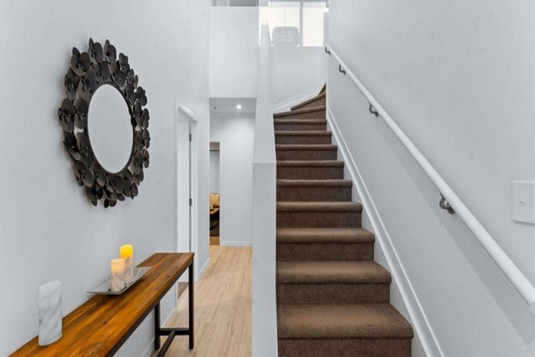 Photo of property in 1 Cilliers Drive, Silverdale, 0932