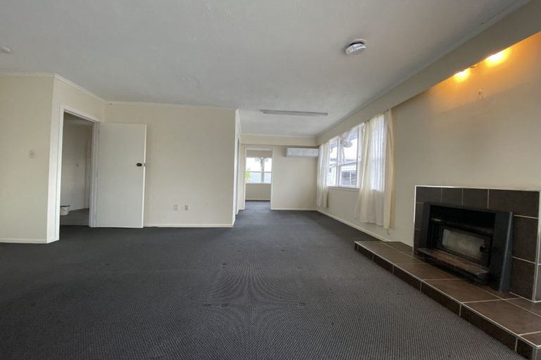 Photo of property in 12 Trinidad Road, Sunnynook, Auckland, 0620