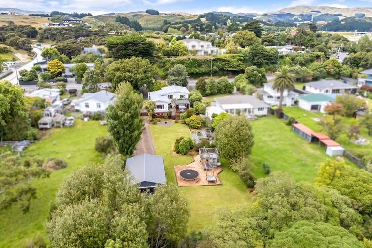 Photo of property in 29 Paekakariki Hill Road, Pauatahanui, Porirua, 5381