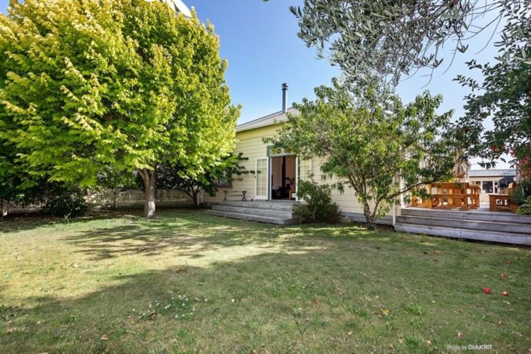 Photo of property in 106 Jellicoe Street, Martinborough, 5711