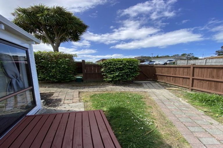 Photo of property in 1/6 Clare Place, Glenfield, Auckland, 0629