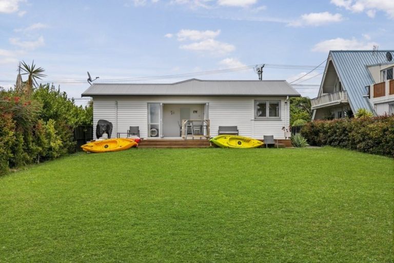 Photo of property in 52 Shakespear Road, Army Bay, Whangaparaoa, 0930