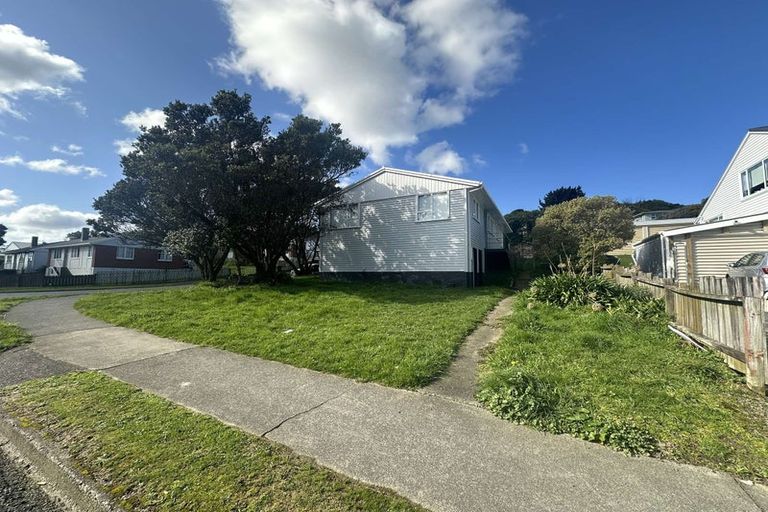 Photo of property in 2 Penguin Grove, Waitangirua, Porirua, 5024