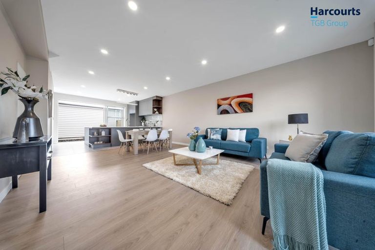 Photo of property in 35 Aviation Street, Takanini, 2112