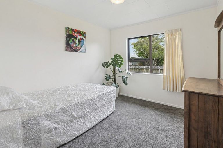 Photo of property in 43 Matthew Place, Kawaha Point, Rotorua, 3010