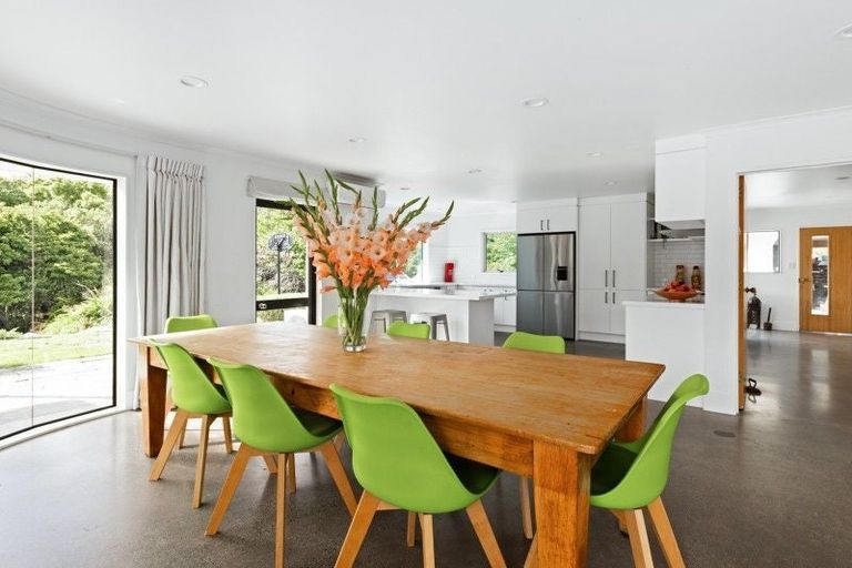 Photo of property in 4 Tauroa Valley, Havelock North, 4130