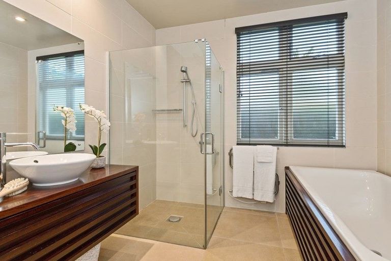 Photo of property in 20 Augusta Street, Redcliffs, Christchurch, 8081