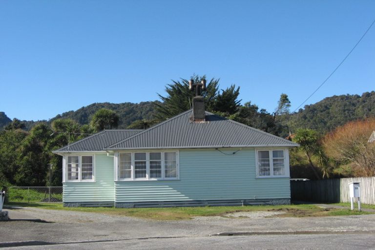 Photo of property in 11 Mckane Place, Cobden, Greymouth, 7802