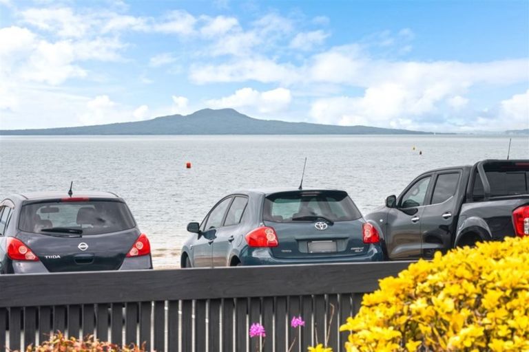 Photo of property in 1/28 Manly Esplanade, Browns Bay, Auckland, 0630