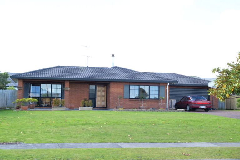 Photo of property in 43 Frank Nobilo Drive, Golflands, Auckland, 2013