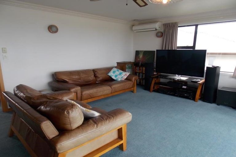 Photo of property in 62 Frobisher Street, Island Bay, Wellington, 6023