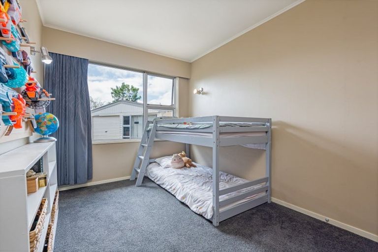 Photo of property in 43 John F Kennedy Drive, Milson, Palmerston North, 4414