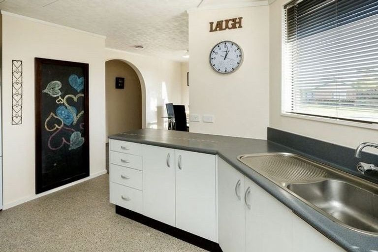 Photo of property in 96 Hillcrest Drive, Kelvin Grove, Palmerston North, 4414