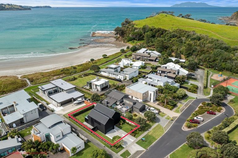 Photo of property in 57 Taumata Road, Omaha, 0986