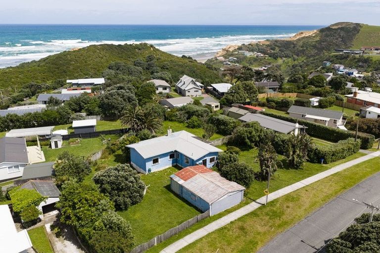 Photo of property in 8-10 Kelly Street, Baylys Beach, Dargaville, 0377