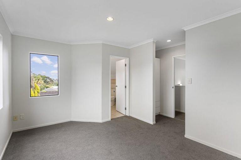 Photo of property in 2/14 Mossop Rise, Glenfield, Auckland, 0629