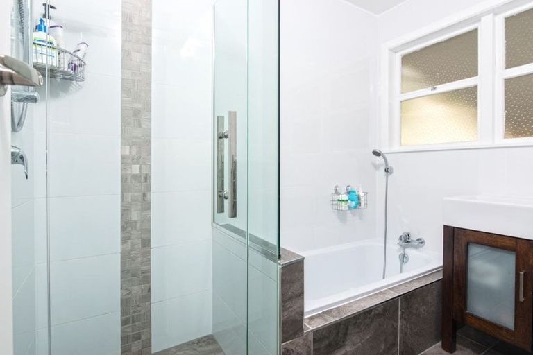 Photo of property in 1/6 Murray Road, Te Atatu Peninsula, Auckland, 0610