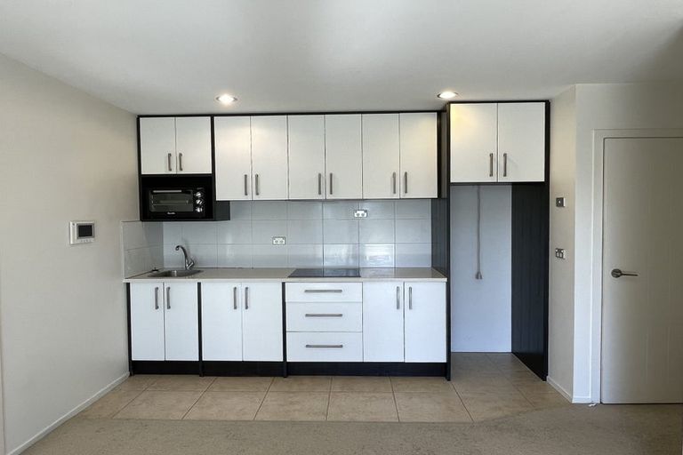 Photo of property in 114 Kittiwake Drive, Schnapper Rock, Auckland, 0632