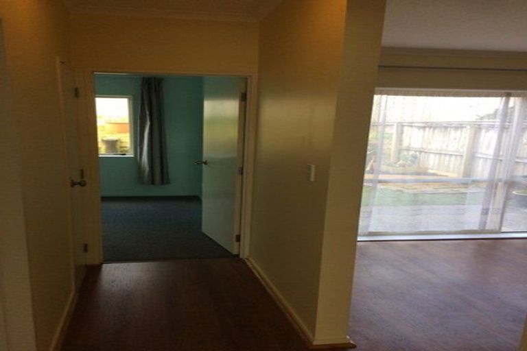 Photo of property in 20 Brashier Circle, Sunnyvale, Auckland, 0612