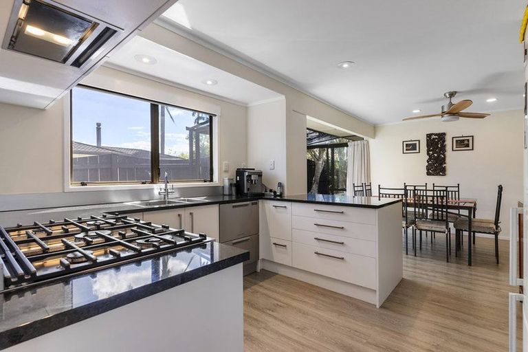 Photo of property in 66 Sunderlands Road, Half Moon Bay, Auckland, 2012