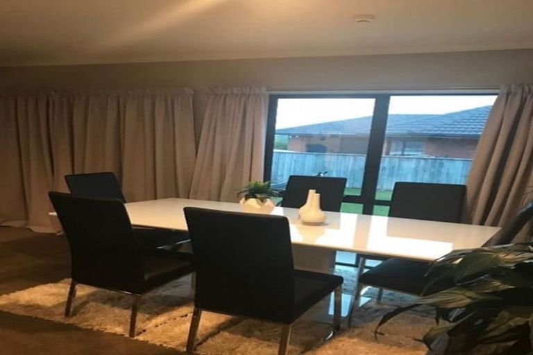 Photo of property in 22 Percy Kinsman Crescent, Riverstone Terraces, Upper Hutt, 5018