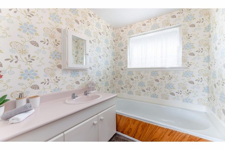 Photo of property in 37 Woodgrove Avenue, North New Brighton, Christchurch, 8083