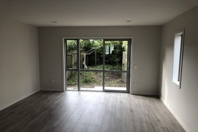 Photo of property in 10/6 John Jennings Drive, Oteha, Auckland, 0632