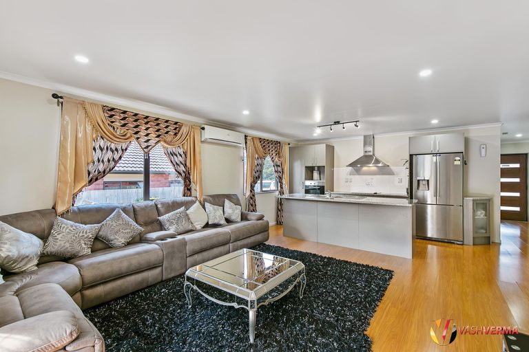 Photo of property in 10a Evans Road, Weymouth, Auckland, 2103