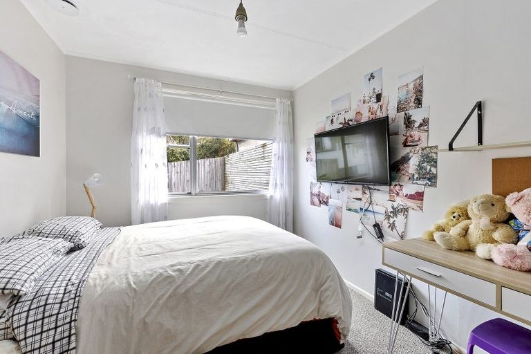 Photo of property in 16 Owhiti Street, Titahi Bay, Porirua, 5022