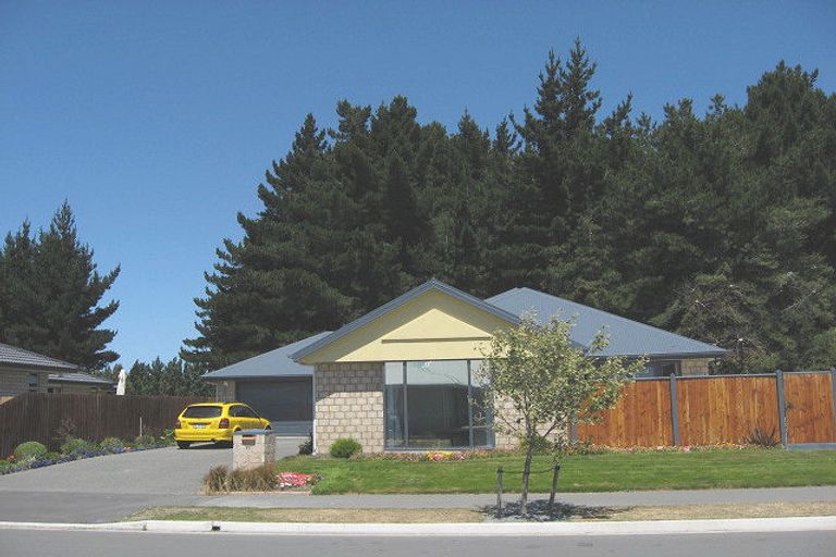 Photo of property in 31 Pohutukawa Crescent, Parklands, Christchurch, 8083