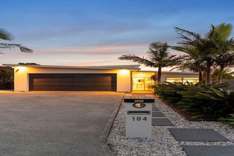 Photo of property in 104 Glendhu Road, Bayview, Auckland, 0629