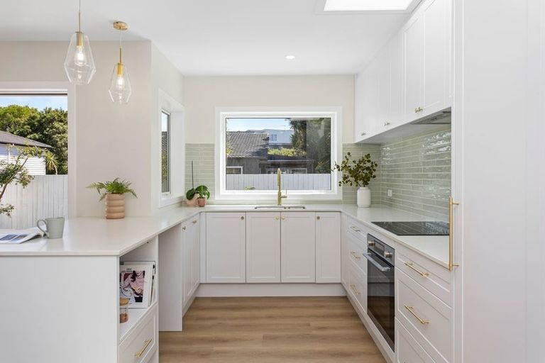 Photo of property in 1/31 Oteha Valley Road, Northcross, Auckland, 0632
