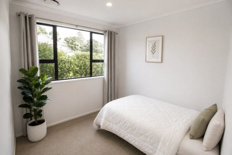 Photo of property in 9 Pohutukawa Avenue, Red Beach, 0932