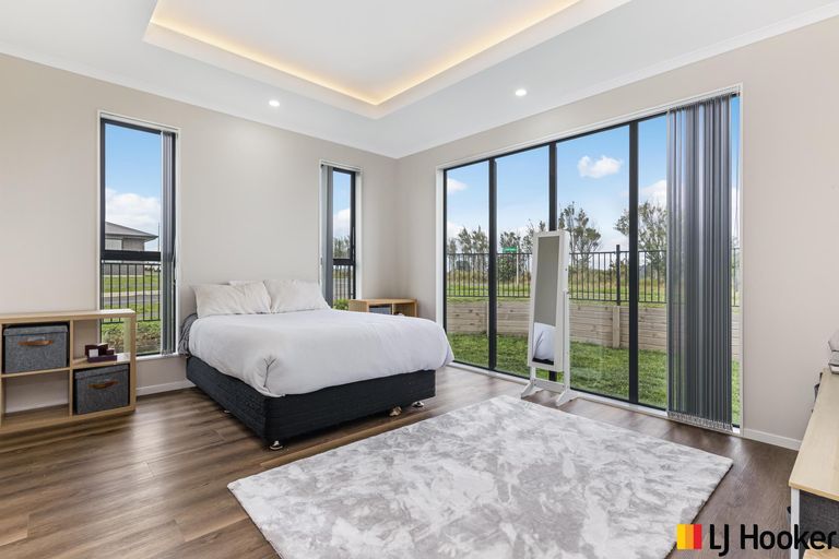 Photo of property in 2 Poutawa Lane, Clarks Beach, 2122