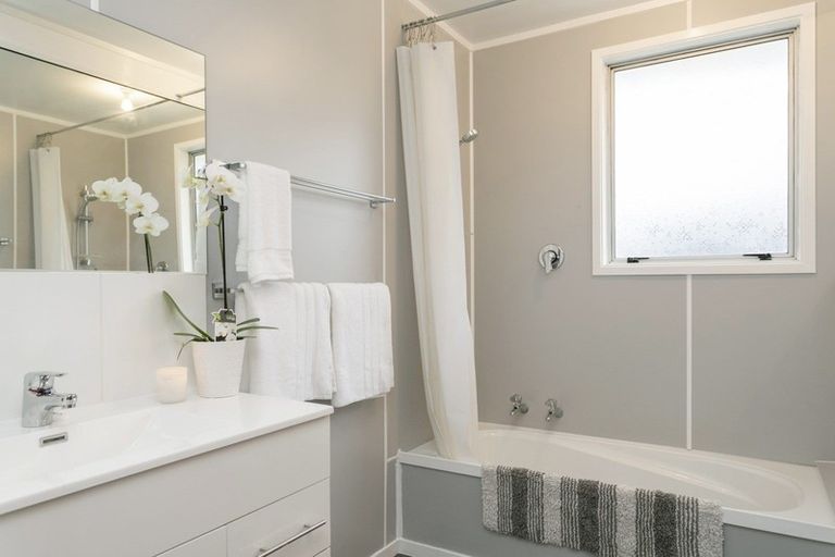 Photo of property in 77 Marshall Avenue, Richmond Heights, Taupo, 3330