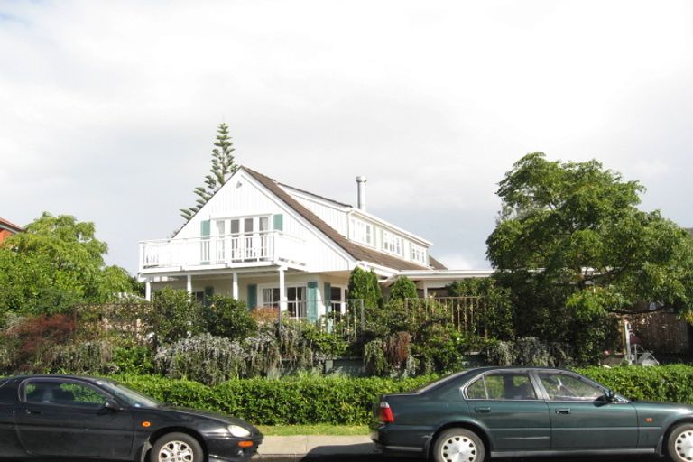 Photo of property in 16 Paisley Street, Mellons Bay, Auckland, 2014