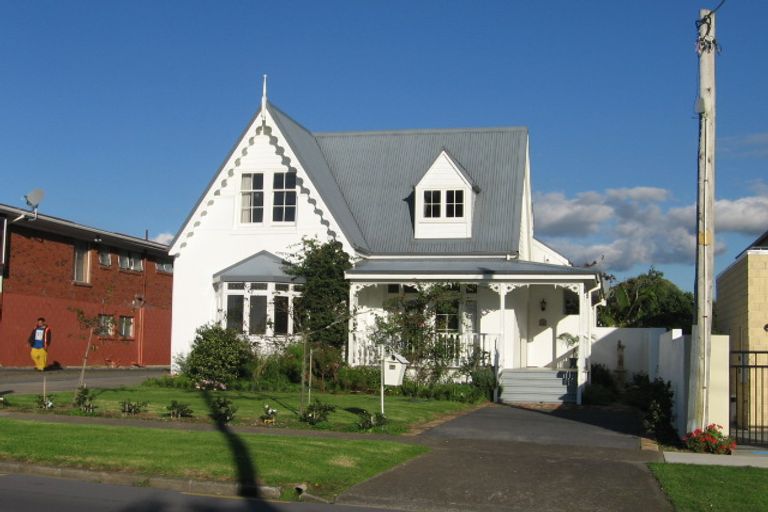 Photo of property in 50 Takutai Avenue, Half Moon Bay, Auckland, 2012